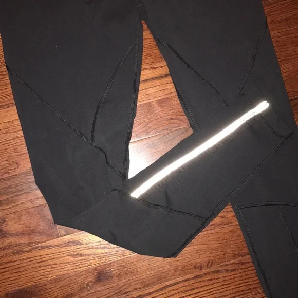 Lululemon leggings w/ ruffle and reflective ankle size 10 - Picture 2 of 5